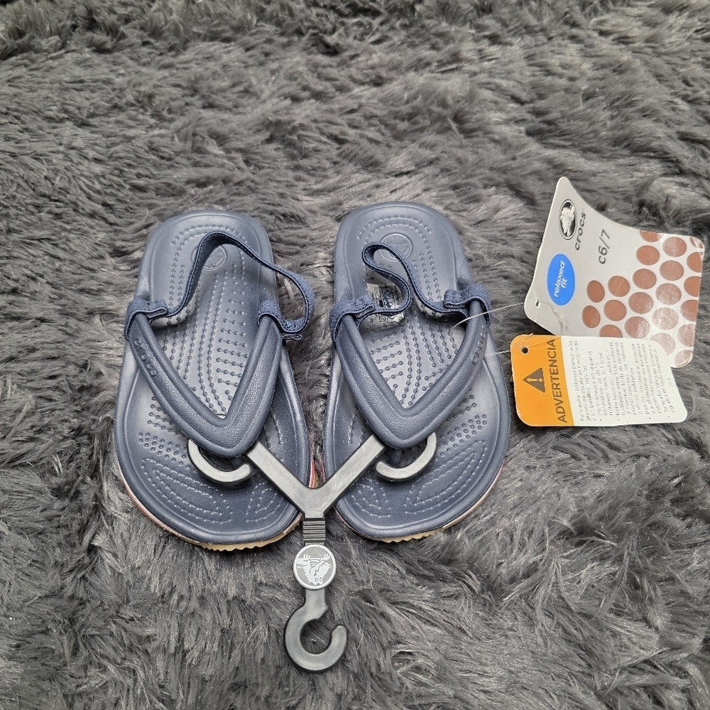 Crocs- Navy Retro Kids Flip Flop. Size 6-7. NWT!